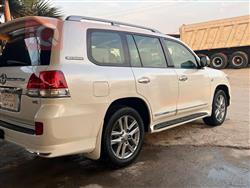 تۆیۆتا لاند کروزەر